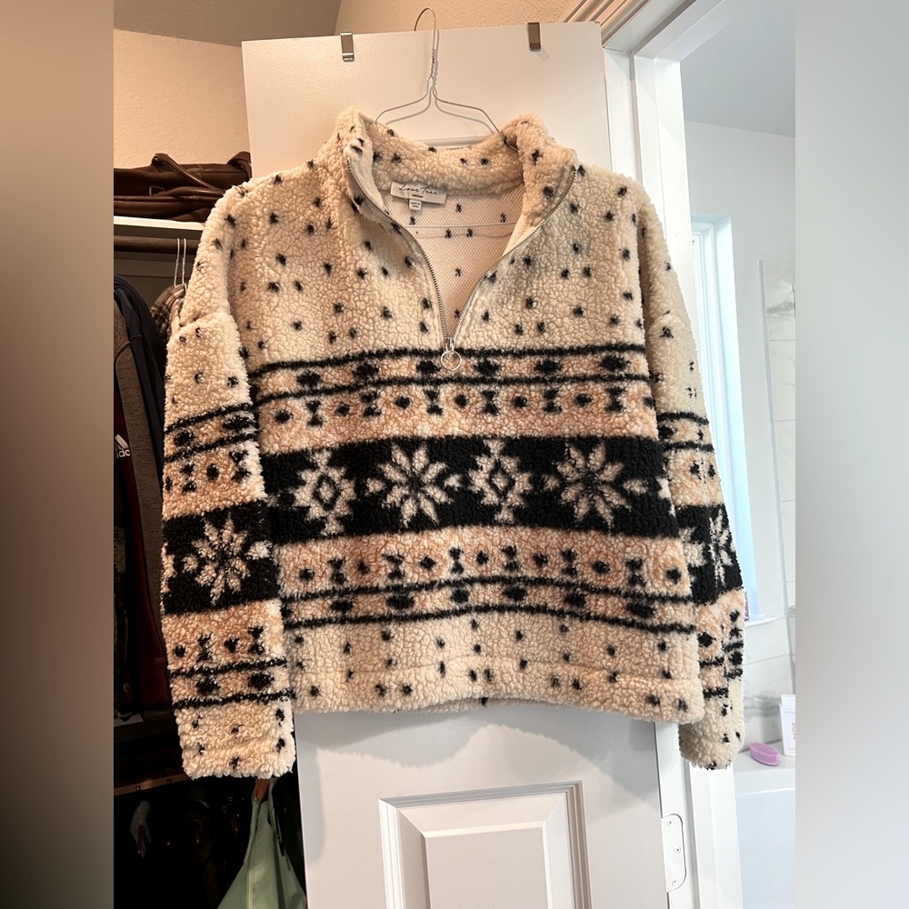 Love Tree Patterned Sherpa Pullover. - image 1